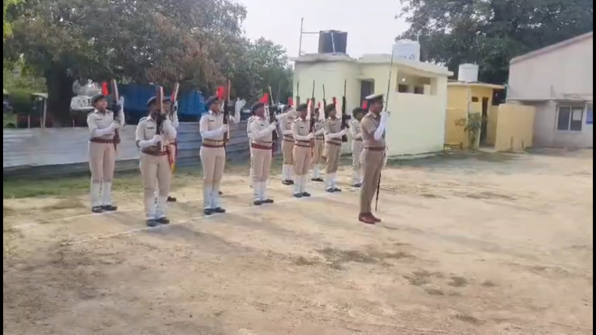 बेतिया डीआईजी हरिकिशोर राय ने किया बगहा एसपी कार्यालय का निरीक्षण,