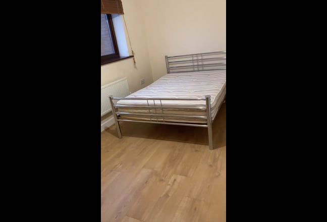  1 x Large double & 1 x Double - bills inc - MK5  Main Photo