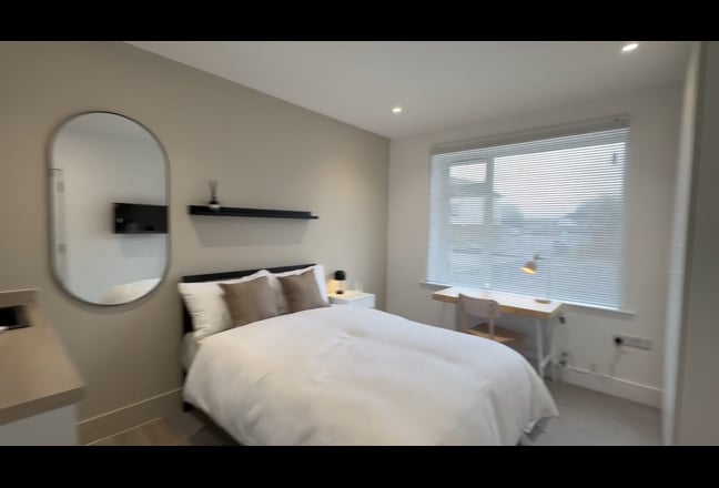 BRAND NEW |Luxury En-Suite Room | Professionals Main Photo