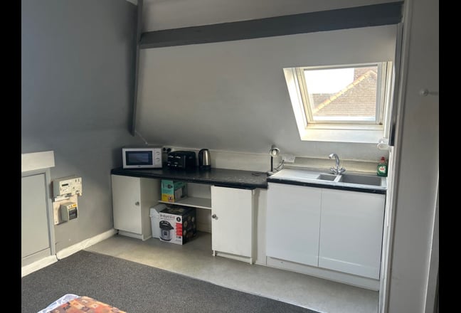 Quiet home+one huge room to let on the first floor Main Photo