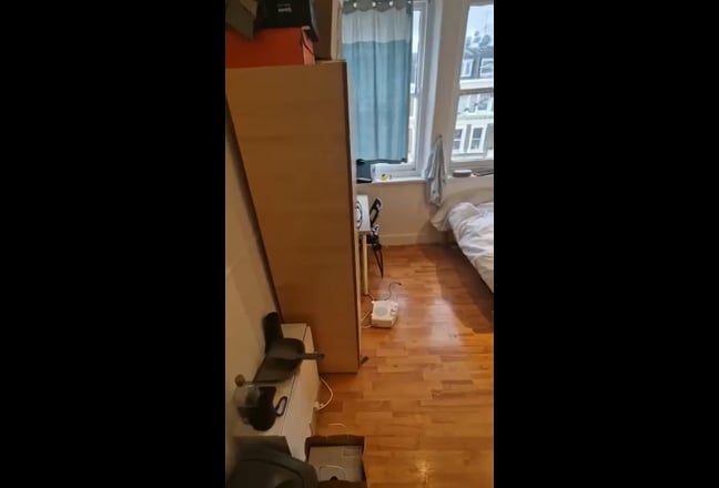 Third Floor Studio in Earls Court*Couple Allowed* Main Photo