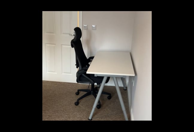 Friendly House - Ensuite Room Main Photo