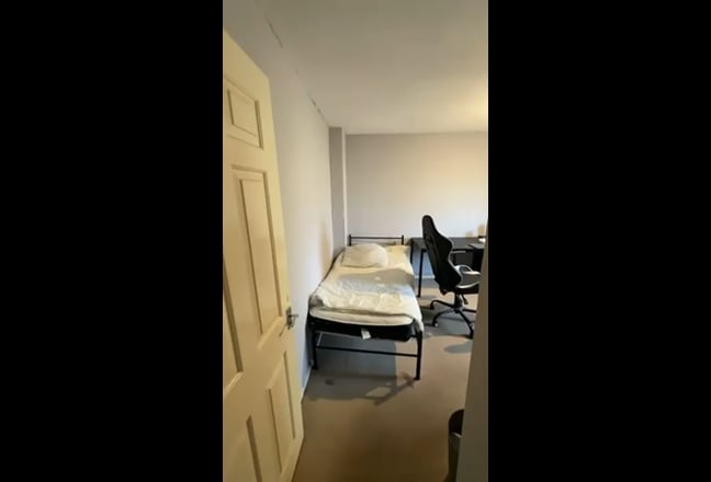 Sharing room for rent for one  Main Photo