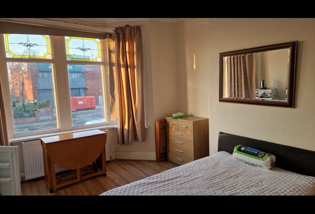 Ensuite double room all bills included CF24 1RT Main Photo