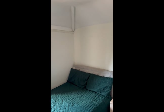 Lovely Room in a Tudor Lodge  Main Photo