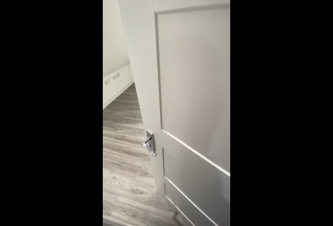 &pound;̶1̶1̶9̶5̶ Recently Renovated Double Ensuite Main Photo