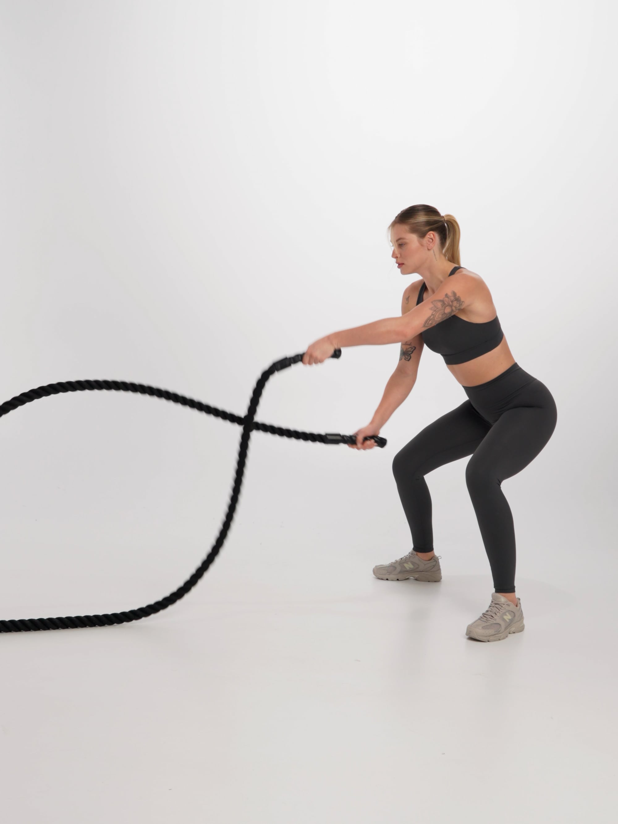 חזיית ספורט גב x מבד nero