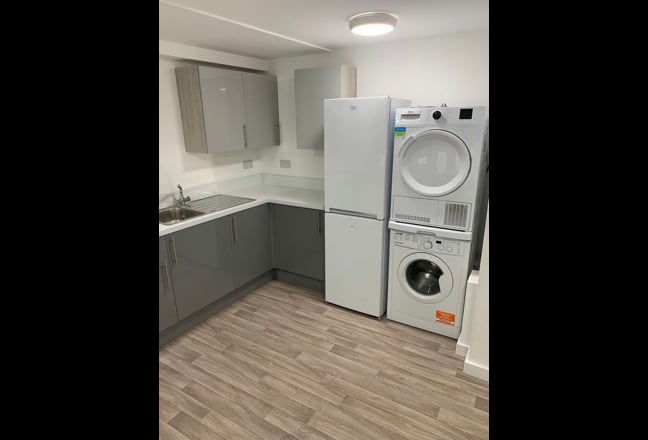 Top Quality En-Suite Rooms ** Fully Inclusive ** Main Photo