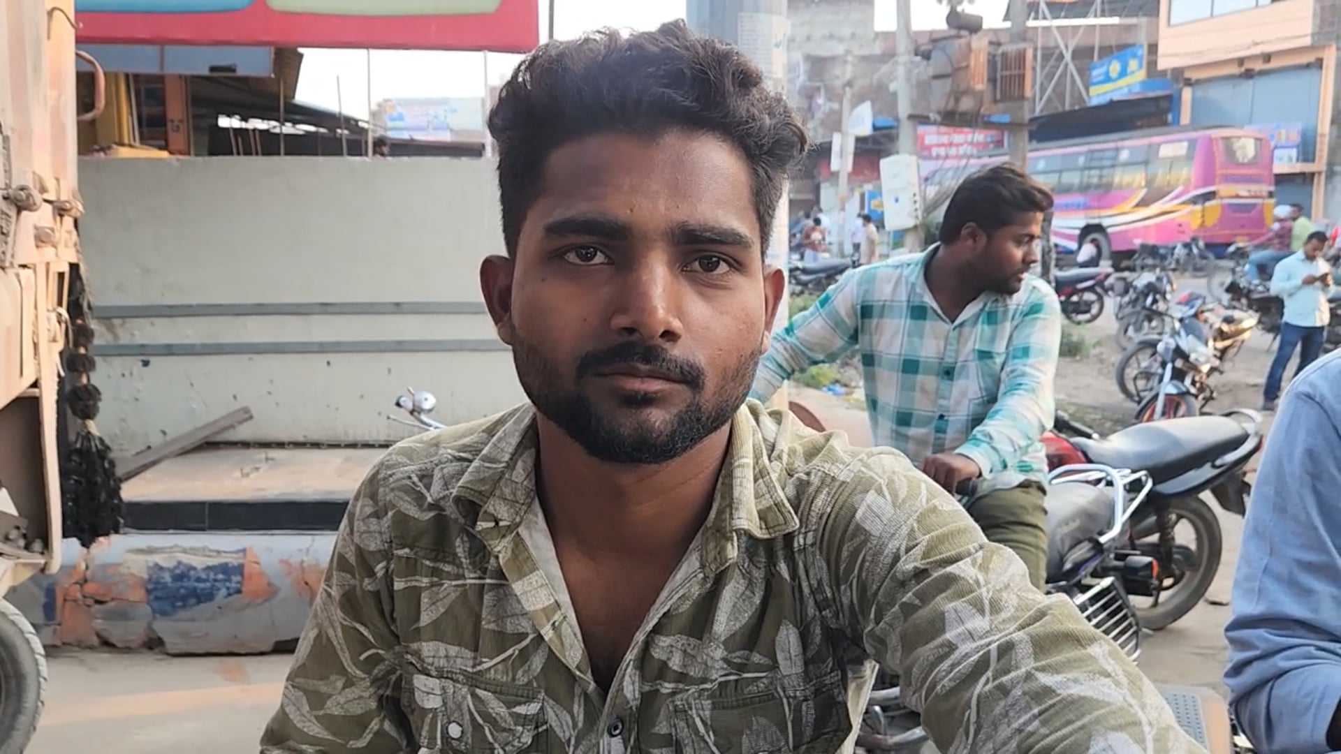 डुमरियागंज में पेट्रोल संकट से हाहाकार, लंबी कतारों में जूझ रही जनता