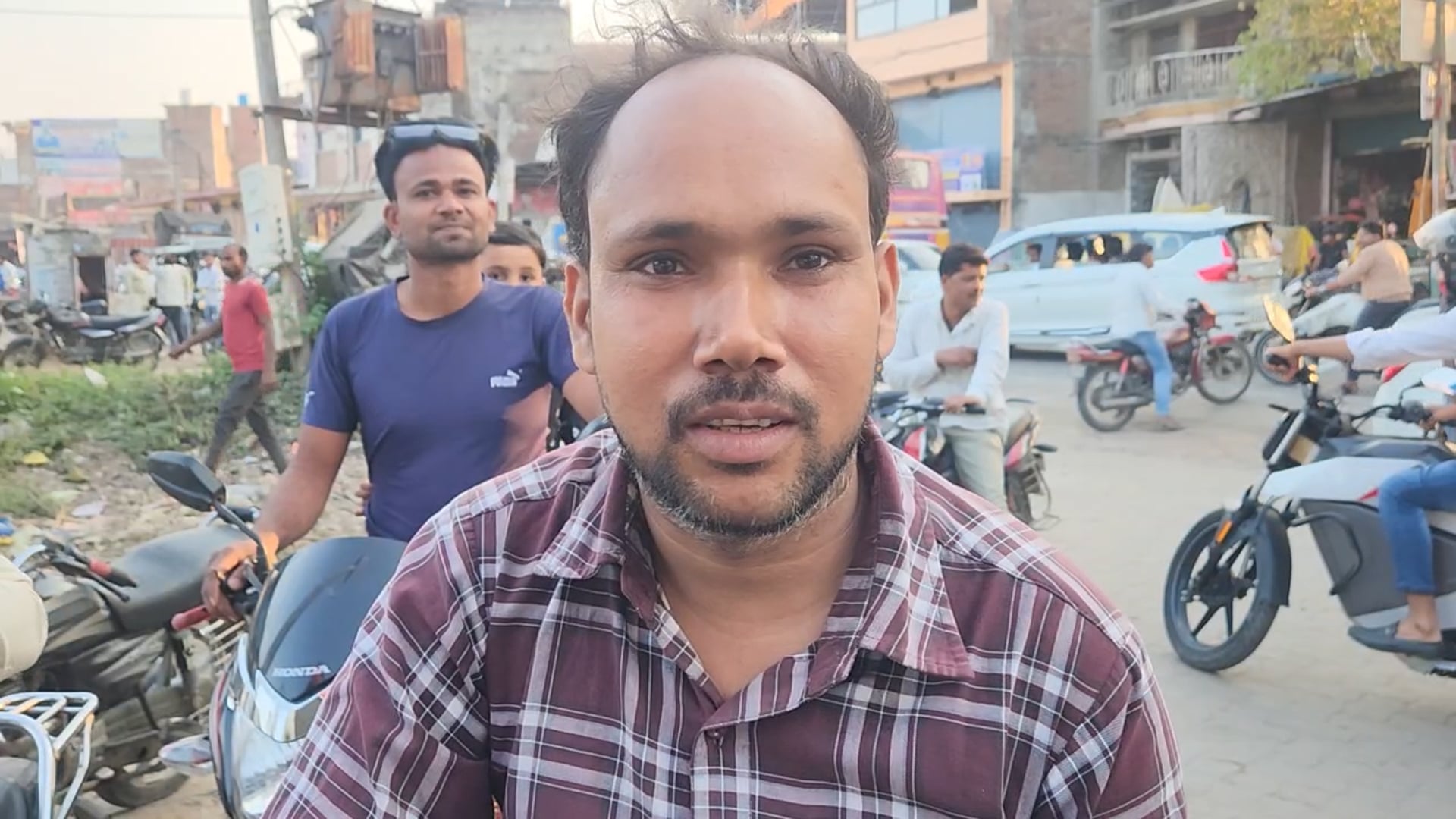 डुमरियागंज में पेट्रोल संकट से हाहाकार, लंबी कतारों में जूझ रही जनता