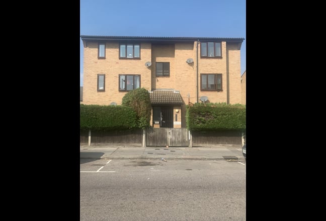 Beautiful I bed Flat To Rent Main Photo