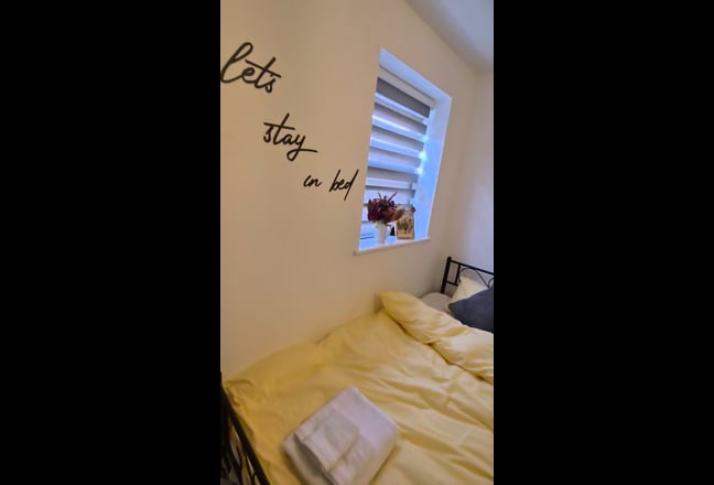 Single room share flat with 2 professionals  Main Photo