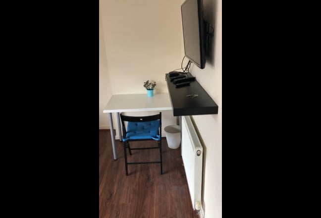 Room with garden  Main Photo