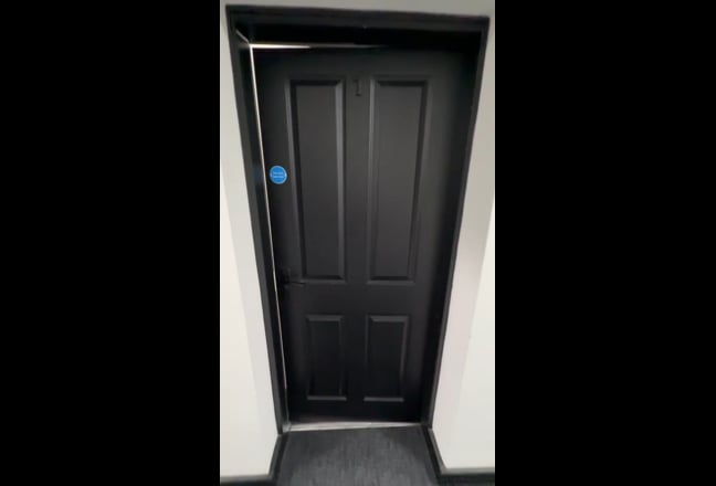 En-Suite Rooms with Kitchenette some furnished OL9 Main Photo