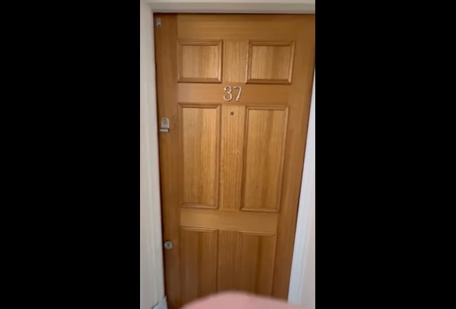 1 Room Available - Fully Furnished in E14 London  Main Photo