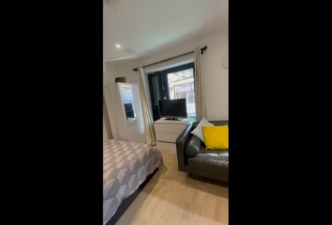 Surrey Quay new 4 double rooms 2 bath/M Main Photo