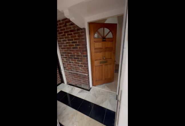 Lovely Double in Beautiful House with Garden! Main Photo