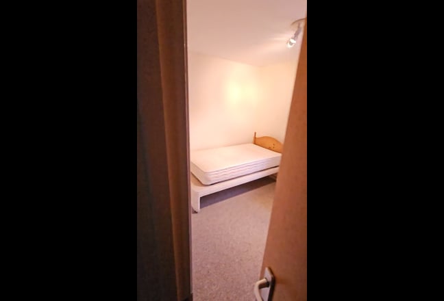 Spacious Room for rent in Golborne  Main Photo