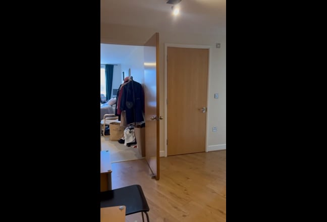 Large double en-suite room in spacious flat Main Photo