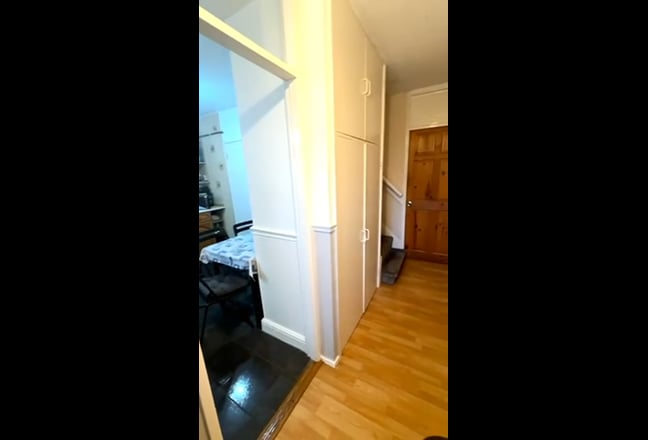 Cosy Room to Let - London E14 Main Photo