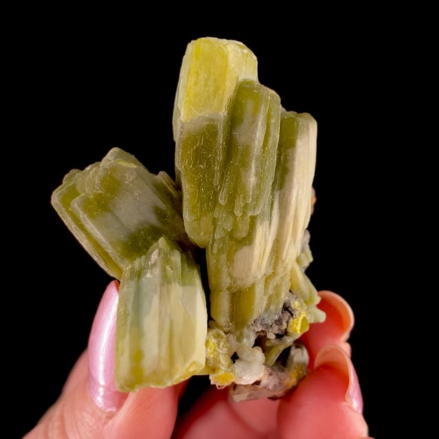 Pyromorphite partially pseudomorphing to Plumbogummite | Yangshuo Mine ...