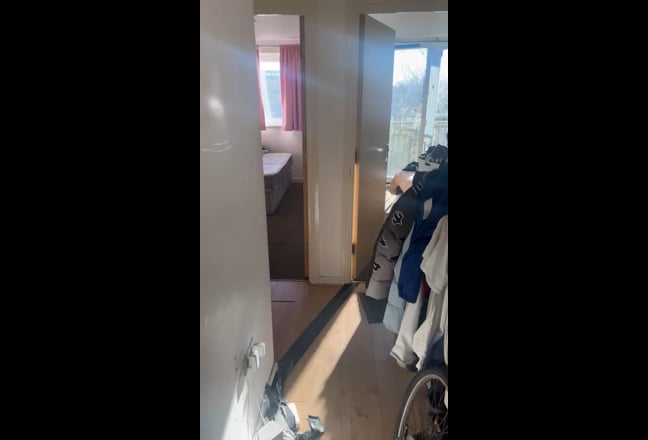 Clean Modern apartment with en suite double  Main Photo