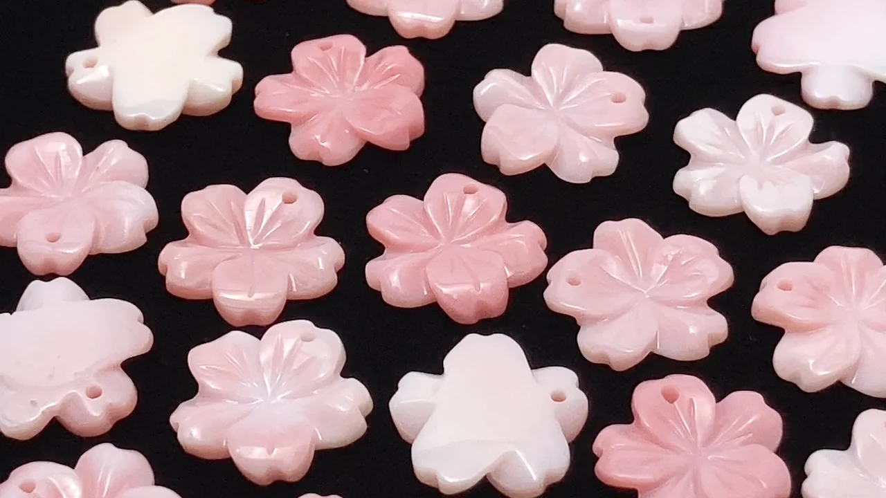 クィーンコンクシェル フラワー（桜）彫刻 12mm トップ穴 2個｜天然石