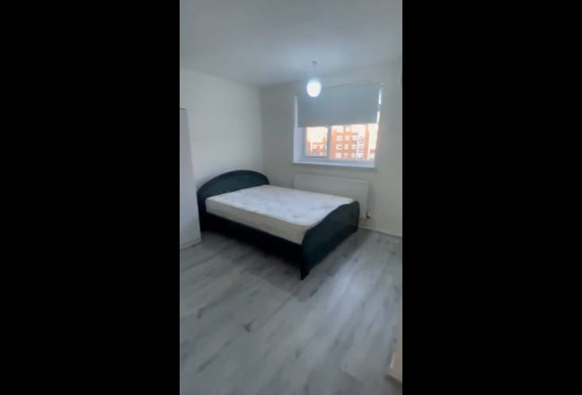 Very spacious 2 double bedroom flat  Main Photo