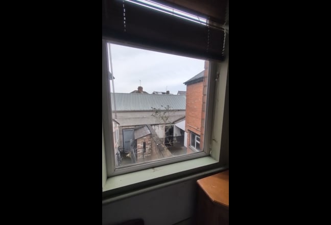 Small double Room in Ormeau road area Main Photo