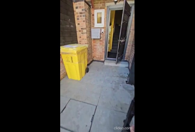 A Newly Refurbished Spacious One-Bed Ground Flat Main Photo