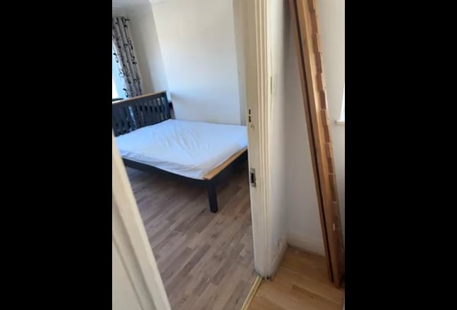 Furnished Large Double Room in North West London.  Main Photo