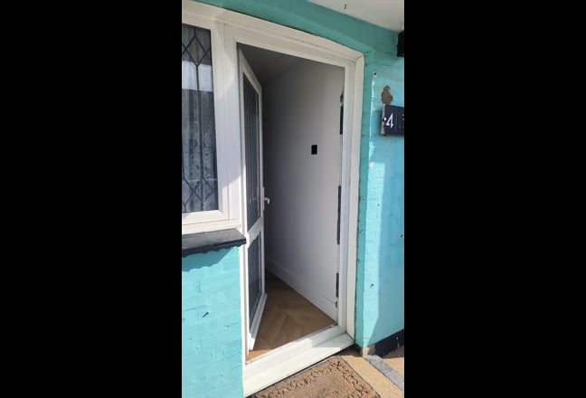 Front living room to rent with ensuite Main Photo