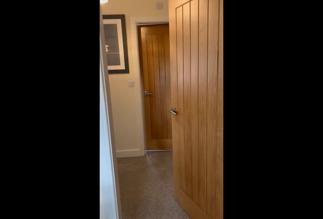 Single Professionals, Room with en-suite  Main Photo