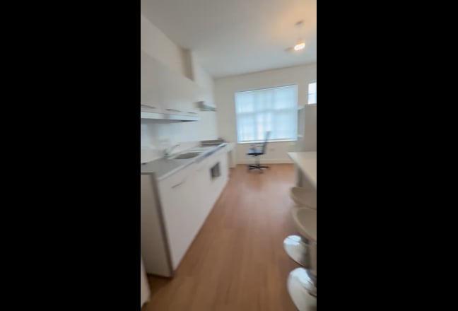  Studio Flat - ST4 - Ideal for Couples  Main Photo