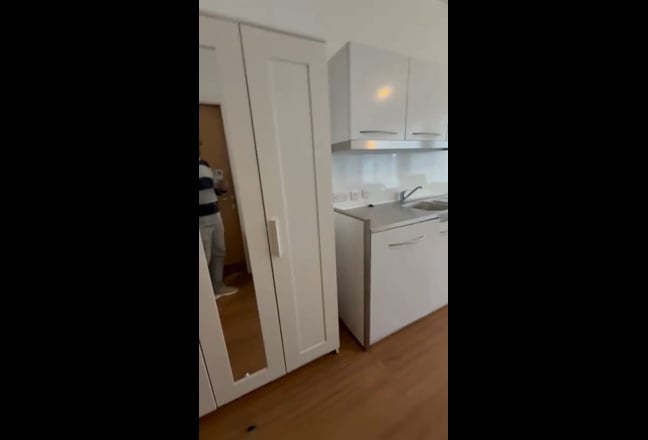  Studio Flat - ST4 - Ideal for Couples  Main Photo