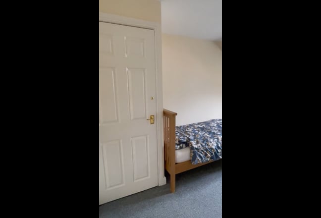 Spacious En-suit room  Main Photo