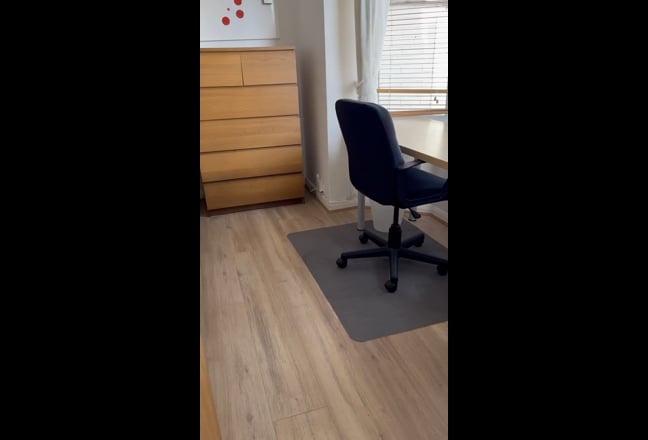 Large double room. Prof preferred. ALL  bills Main Photo