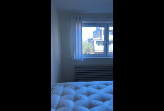 Bright tranquil double room welcoming Brixton home Main Photo