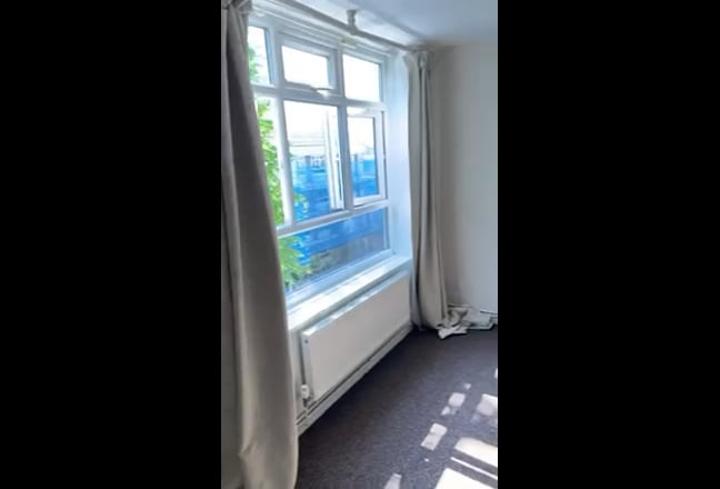 Large Double Room in a Bright Friendly Flat Main Photo