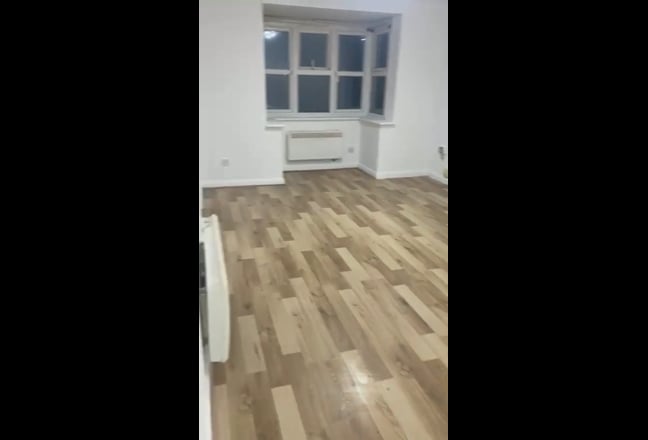 2 bed flat to let in Croydon CR2 6LA - &pound;1900 Main Photo