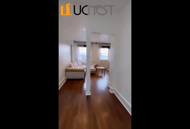 Elegant & Bright 2-Bed Apartment at Emperors Gate  Main Photo