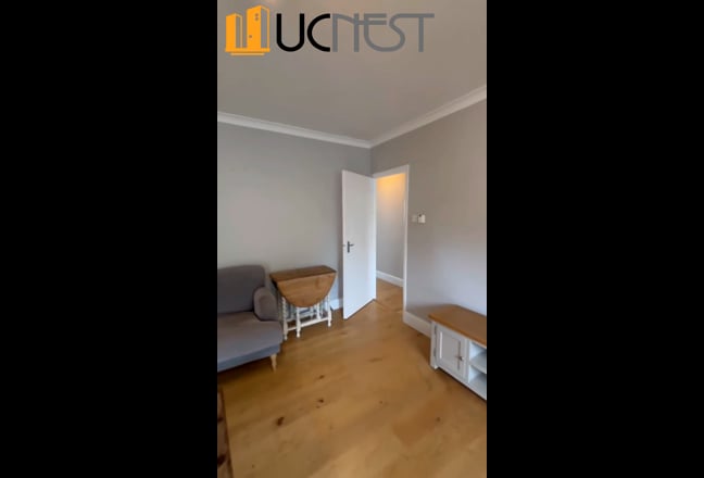 Lovely 2-Bed Apartment near Victoria Station  Main Photo