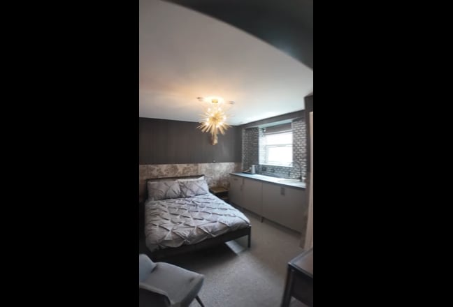 Self contained mini studio  Main Photo