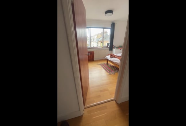 Double Bedroom April 27-June 10 (flex dates) Main Photo