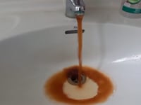 El connexionat amb l'ETAP porta aigua marró a les aixetes