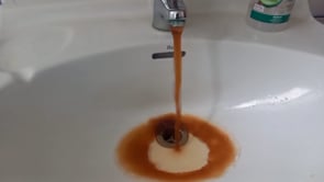 El connexionat amb l'ETAP porta aigua marron a les aixetes