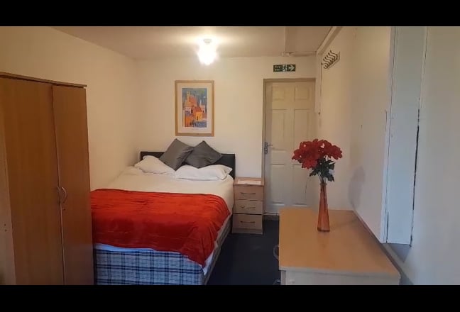Double Room with Private Entrance – Available Now Main Photo