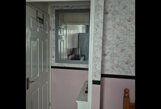 Double Newly Decorated Room-No Deposit  Main Photo