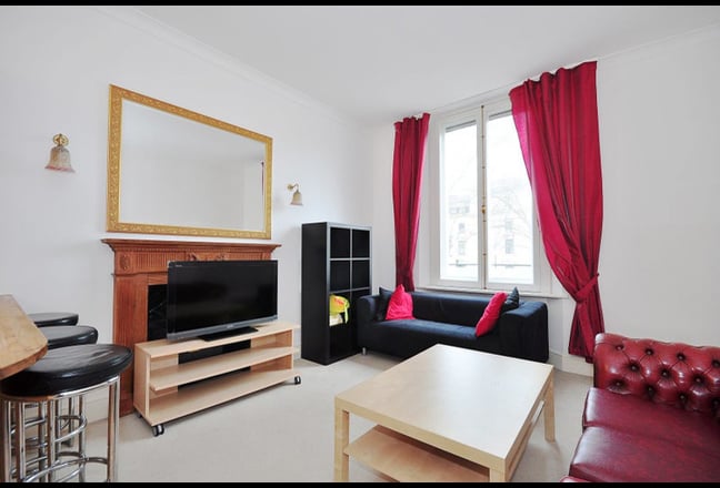 LARGE bedroom in Zone 1 flat with Bills W2 Main Photo