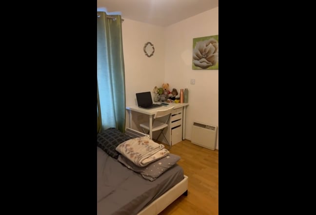 Very bright and spacious flat over looking Thames Main Photo